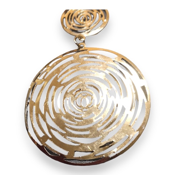 Silver tone Rose Shape Vortex Wafer Earrings - Picture 2 of 5